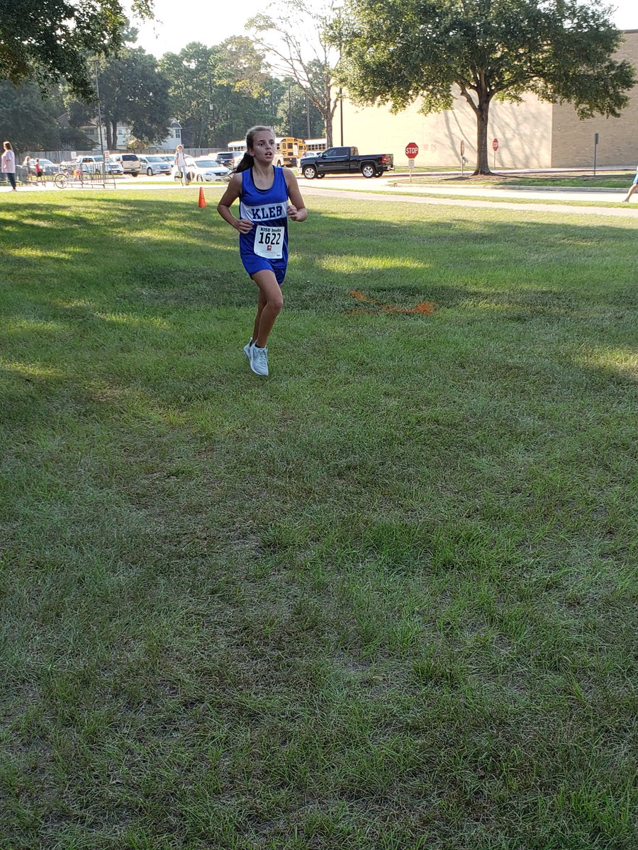 Woohoo look at those <a href="/KlebKISD/">Kleb Intermediate</a> 7th grade girls RUUUNNNNN!! 1st cross country meet of the season🏅#futureDC