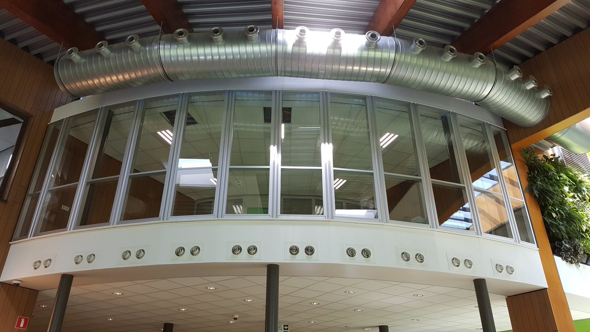 ChrisJonker79's tweet photo. Ook voor 'rond' hebben wij een oplossing. Werkkamer i.p.v. ballustrade. Uitgevoerd door @KlaasWanpla @SyplaWanden in opdracht van @vannorelbouw in het schoolgebouw van @aocoostmbogroen Twello https://t.co/pRSLVc4ovQ