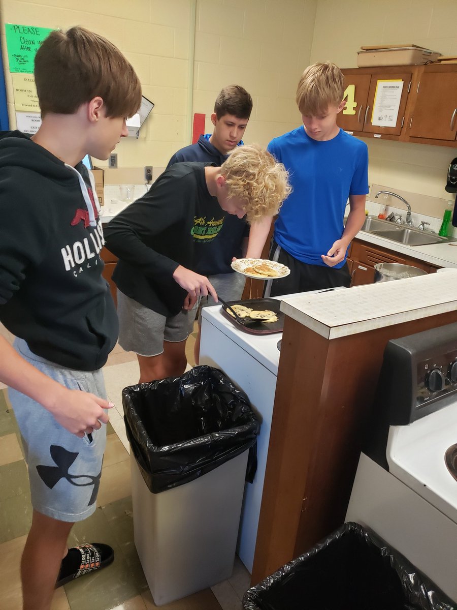 bhsmrssal's tweet photo. Yesterday was our first lab in cooking class! Pancakes were a success. On to chicken noodle soup next- and knife skills! #salsclass https://t.co/p1viDNvL9f