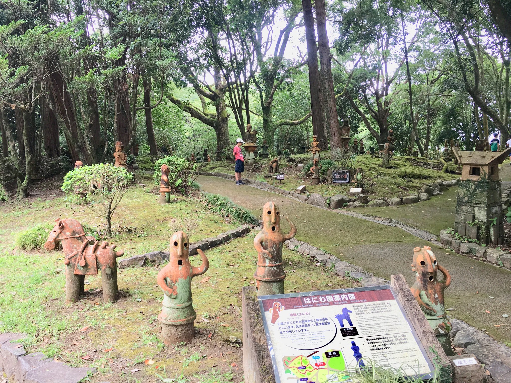 توییتر 古墳王子 در توییتر 下北方古墳13号墳がある平和台公園の気になる場所 それは はにわ園 です 埴輪 ハニワ はにわがいっぱい 何だか今日放送のジブリのラピュタみたいな雰囲気なんです もう夢みたいな埴輪パラダイス で素敵なインスタ映えスポット