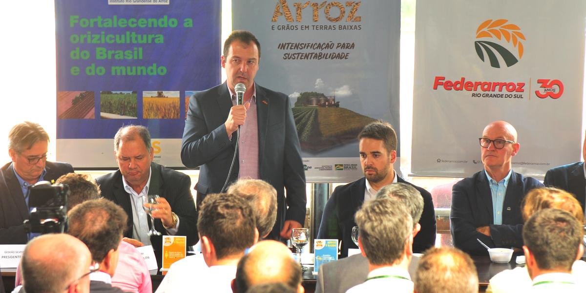 Monteiro_Adv_'s tweet photo. Crise no arroz deverá reduzir área plantada entre 5% e 10%

https://t.co/9rLbTaxoCl

#crisearrozeira #reduçãodeárea #previsões #irga #federarroz #expointer #agricultura #arrozeiros #monteiroemonteiroadvogados https://t.co/f4Xmq33Ah1