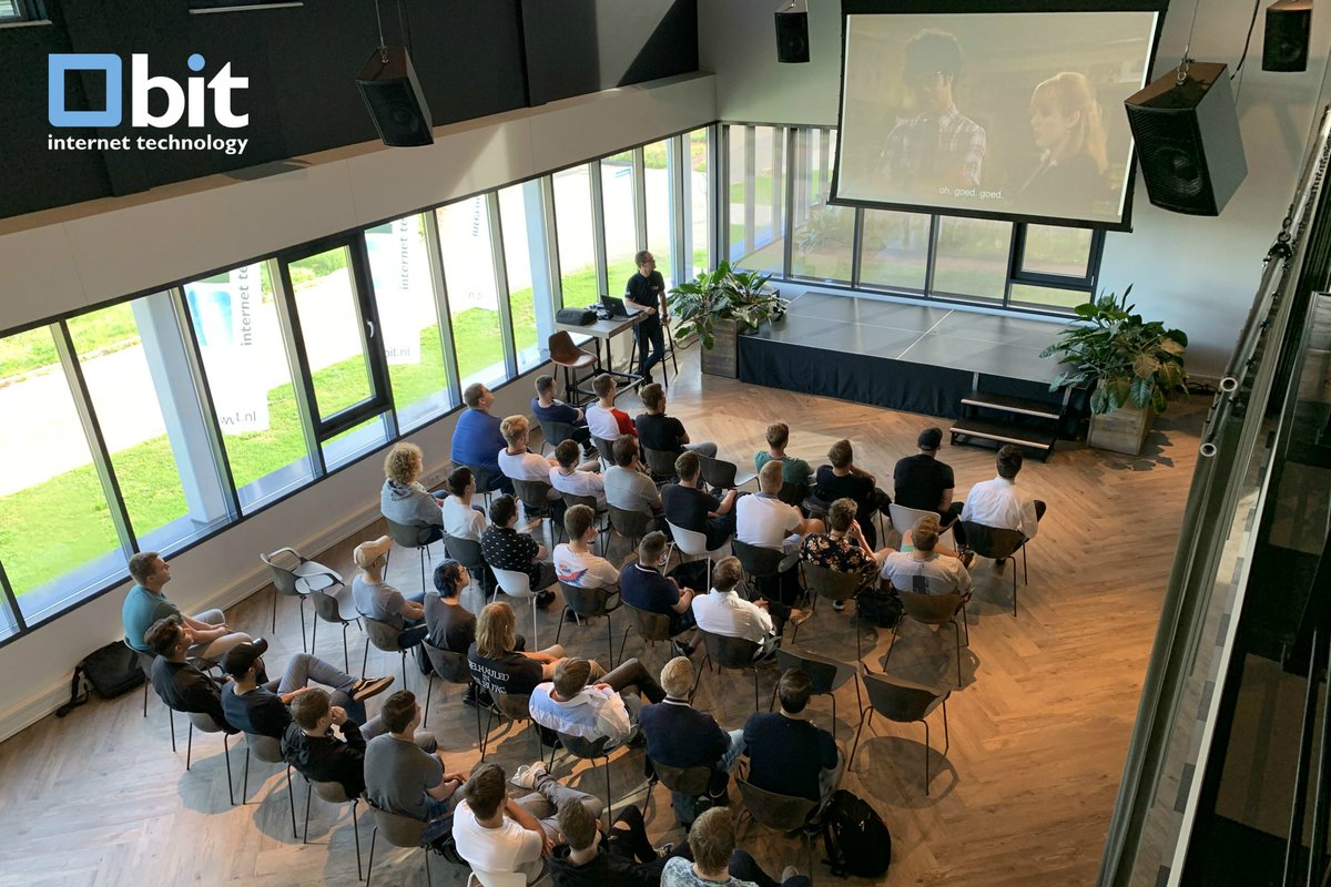 bitnl's tweet photo. 🌐 | Vandaag waren er studenten van het @rocgraafschap op bezoek voor een gastles over de werking van het internet én een rondleiding door onze datacenters. Bedankt voor jullie komst! Ook een rondleiding organiseren? 👉 https://t.co/cYKQpZTalj #internet #bgp #ipv6  #rocgraafschap https://t.co/vv6pW7K7S7