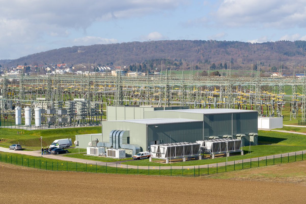 MirkoDuesel's tweet photo. Wonderful news! This is another milestone achieved for our #SVCPLUS system! Thanks to everyone involved - looking forward to developments of our SVC PLUS system and its impact in the future! https://t.co/wXmwmWaJMt @siemens_energy https://t.co/5ZjDp2DasX