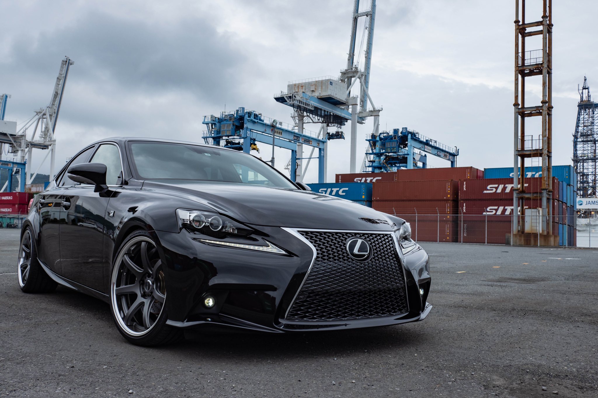 B L Style 静岡県富士宮市 S様 レクサスis Fスポーツ 先日完成して納車致しました スムージングのナンバーレス仕様ではなく 北米レクサス純正スピンドルグリルを輸入して仕上げました B L Style 静岡県富士宮市 S様 レクサスis Fスポーツ 先日完成して納車致しました スムージングのナンバーレス仕様ではなく 北米レクサス純正スピンドルグリルを輸入して仕上げました