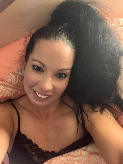 Endlich heute beginnt das Wochenende 😎                                            https://t.co/EYzVHf6knf<a href="/tag/blogger"class="tags"><span>#blogger</span></a><a href="/tag/model"class="tags"><span>#model</span></a><a href="/tag/fitness"class="tags"><span>#fitness</span></a><a href="/tag/sweet"class="tags"><span>#sweet</span></a><a href="/tag/workout"class="tags"><span>#workout</span></a><a href="/tag/body"class="tags"><span>#body</span></a>