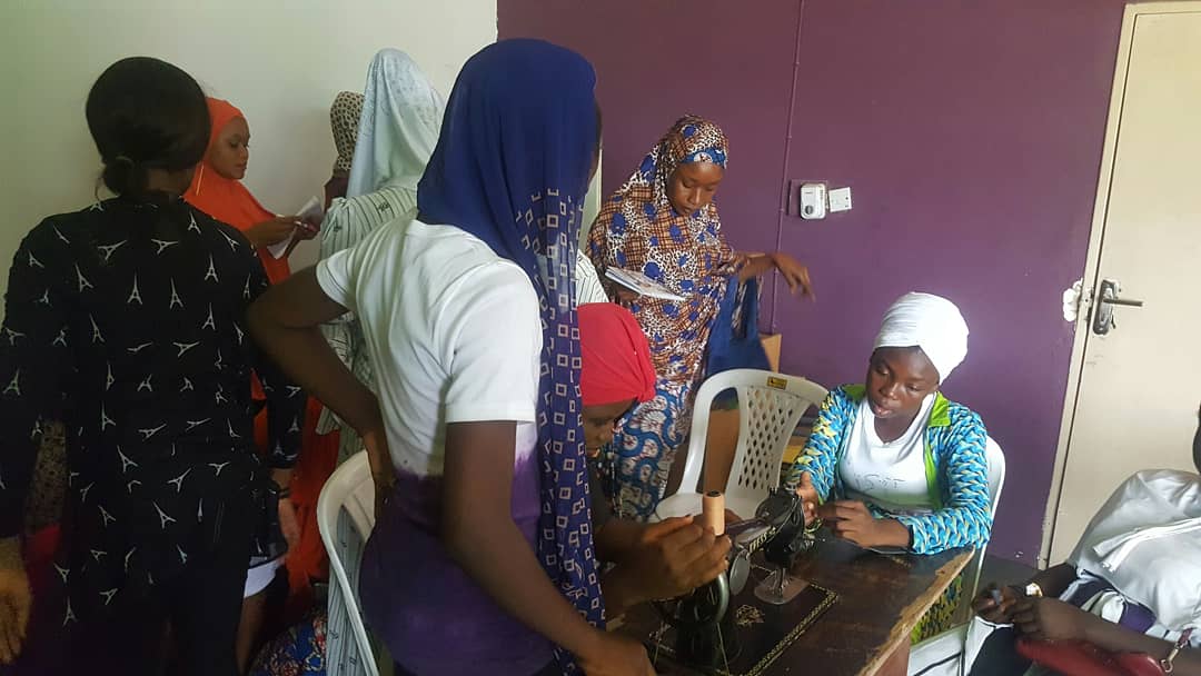 gistinspires's tweet photo. Cut.
Stick.
Join. 
fix..
Sew.
.
.
Our bag making class at the hub today 😍😍😍
.
.
Please we are in dire need of a sewing machine so we don't have to spend money or stress over renting everytime🙏🙏🙏
..
..
Reach out to us if you'll be donating 🙏🙏 https://t.co/48fi86eXBc