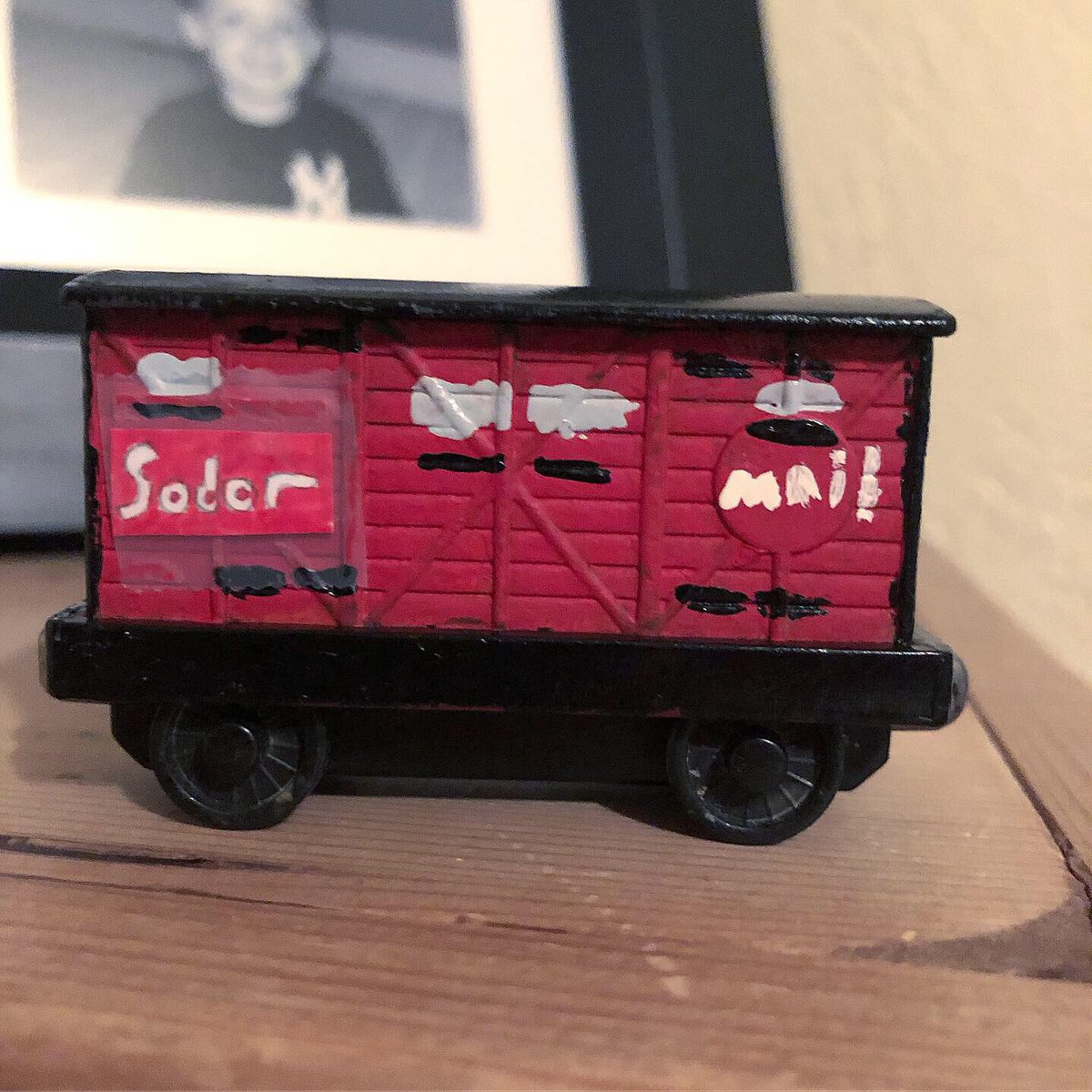 Lukegoldstonof1's tweet photo. Introducing The Sodor Mail Coach from The Model Era. #themailtrain #nighttrain https://t.co/QsOawaVsVA