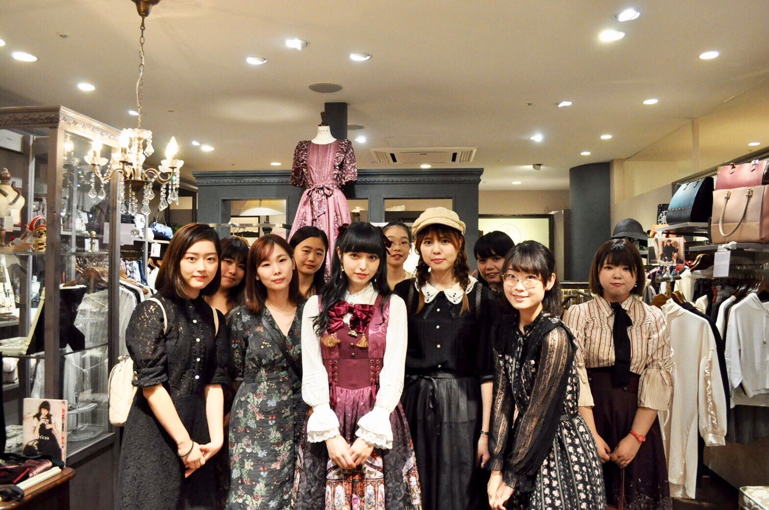 Axes Femme Event Report 本日 新宿ミロードにて Poetique Fan Meeting を開催いたしました たくさんのご応募 ご参加ありがとうございました イメージモデルの多屋来夢さんもご来店 最後は 参加者の皆様と多屋来夢さんを囲んで集合写真を