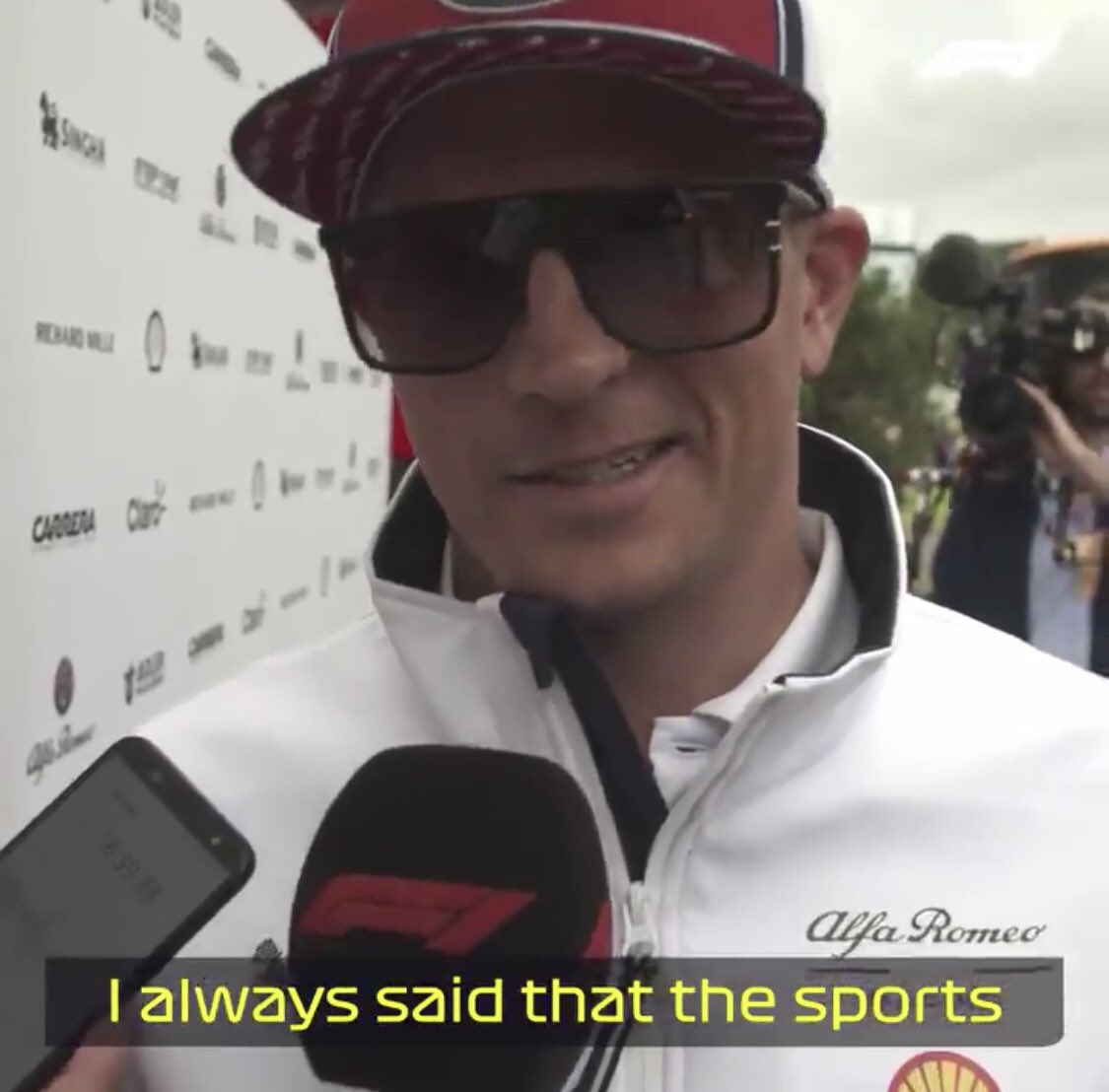 PierpaV's tweet photo. Quando ti chiedono se fai palestra.

#BelgianGP #F1 https://t.co/2VKgLVn1y6