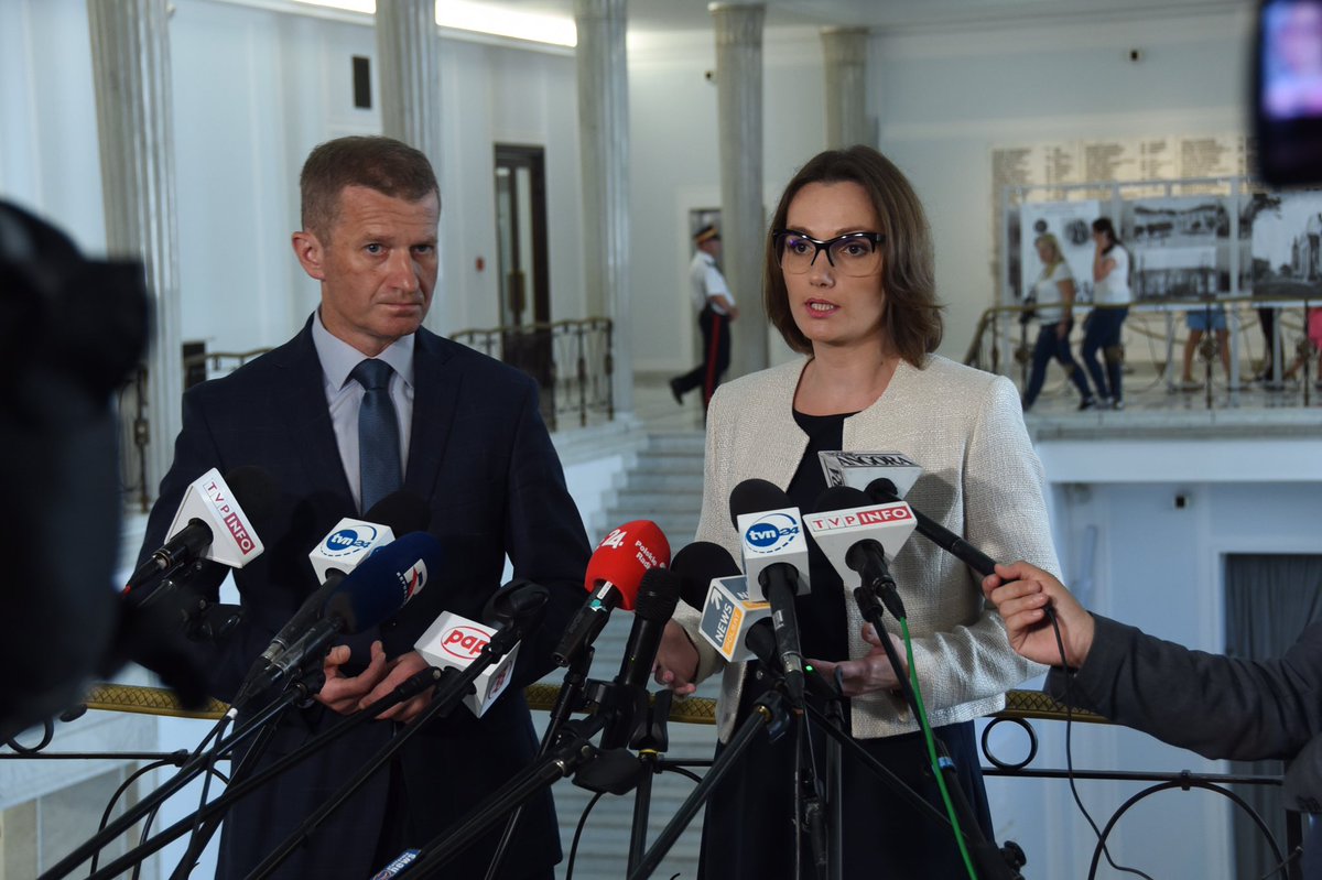 JagnaMarczulajt's tweet photo. ❗️Podwyżka wynagrodzeń, oraz ❗️obniżenie wieku emerytalnego dla zawodowych ratowników TOPR i GOPR, wsparcie techniczne dla śmigłowca TOPR- to moje postulaty do @PremierRP @MorawieckiM które dzis przedstawiałam razem z @IrekRas na konferencji prasowej w Sejmie @KancelariaSejmu https://t.co/6mYGL75Qi8