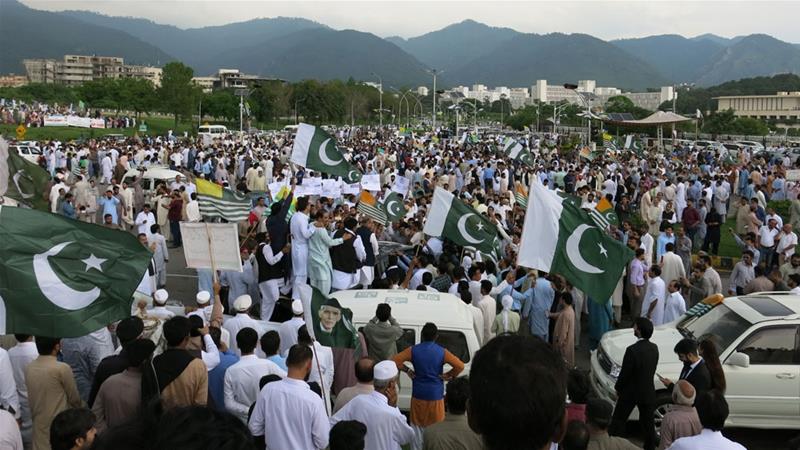 "The whole world should have stood with Kashmir." 

PM Imran Khan leads Kashmir solidarity rallies in Pakistan aje.io/vxyzn
