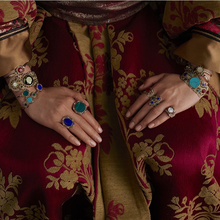 ZOOM SUR...CLAUDIA

Les bijoux de notre collection Claudia soulignent nos gestes avec grâce et sensualité.

>> bit.ly/2JI6DEa