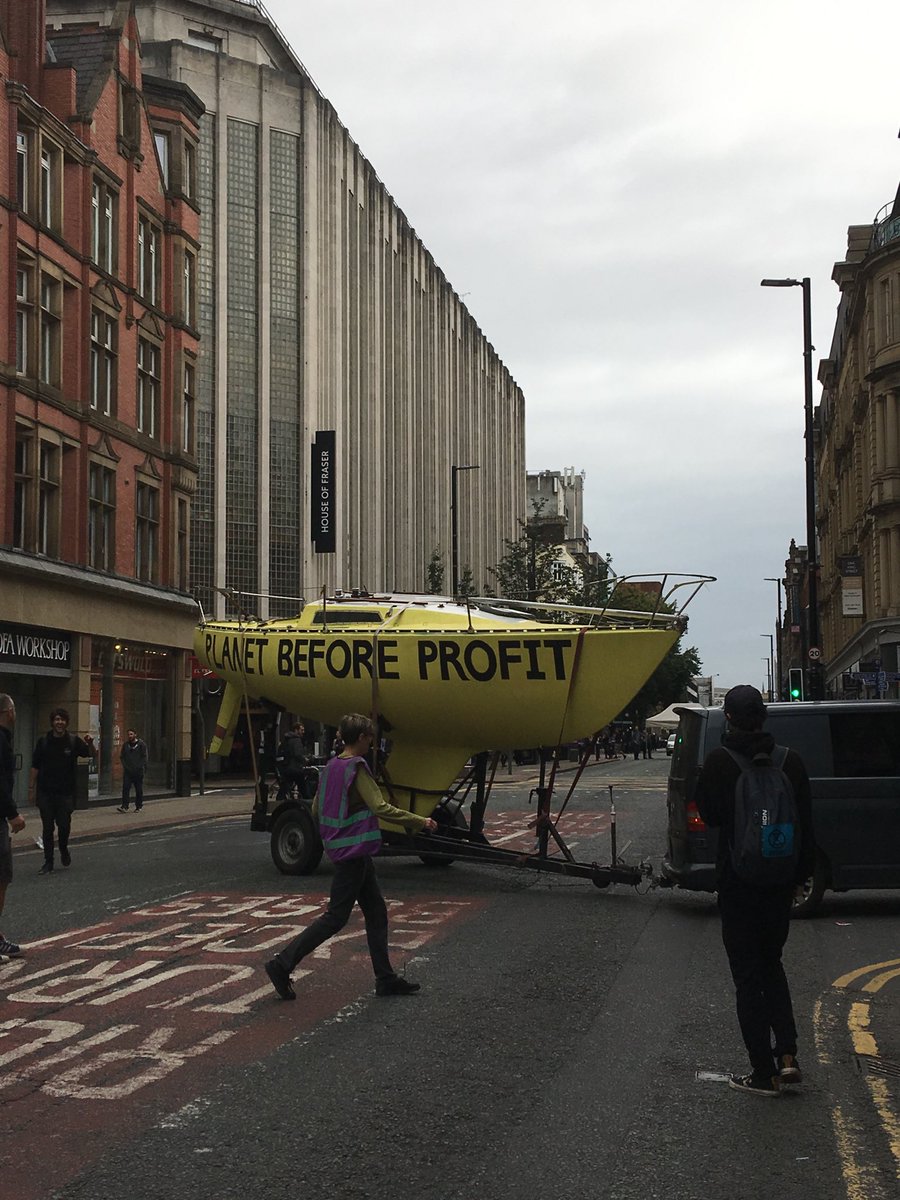 davelugs's tweet photo. I'm all for saving the planet, but a couple of things come to mind seeing the images of #ExtinctionRebellion's protest on Deansgate. 
1. How much fuel did that old van burn up dragging that boat there?
2. That's an awful lot of paper used for all those signs, banners &amp; leaflets. https://t.co/x6Dcyo22Gq