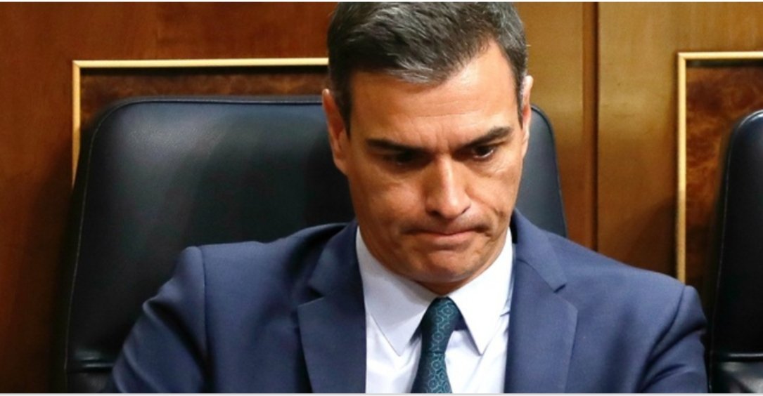PAH_Valencia's tweet photo. .@sanchezcastejon #PedroMójate porque es un derecho constitucional tener una vivienda digna. Porque el precio del alquiler es abusivo y necesita ser regulado ya. Porque ya es una emergencia el #StopDesahucios y porque son miles las personas que dependen de un gobierno que cumpla. https://t.co/iInzgwsOAf