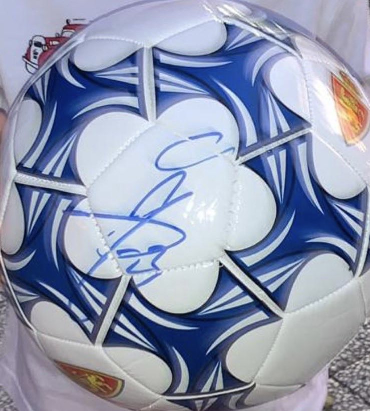 DeKawaga's tweet photo. Os gusta!! Que pasada 😉😉⚽️⚽️!!
El balón de la increíble presentación de Shinji Kagawa!! Firmado por el!!
300 Retweet necesitamos!!
Si llegamos lo sorteamos!!
Entre los que le den Retweet!!
Aúpa!! https://t.co/7eIT4x6DaJ