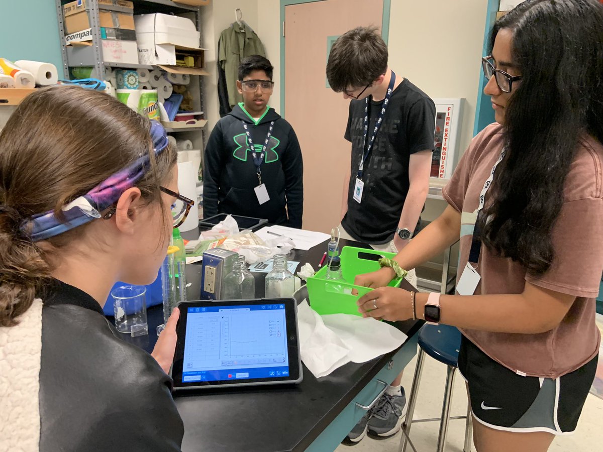 reneewilson25's tweet photo. Rxn Rate Enzyme lab in #FMHSapbio. We used @pascoscientific oxygen sensor and were having so much fun we were surprised when the bell rang for class end @FlowerMoundHS @FMHS9 #letsdosomescience #STEM https://t.co/O8Xlj8FFa2