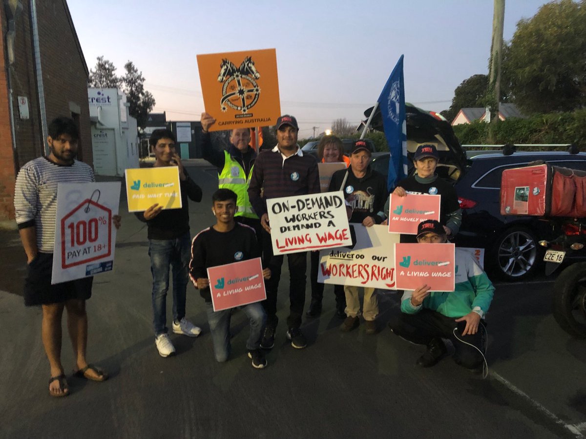 BREAKING: Deliveroo riders in Geelong have stopped work this evening to demand fair pay. Deliveroo have slashed their wages to as low as $6 per job, without any sort of consultation. 
#ausunions #rights4riders