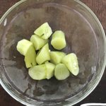 キュウリにハチミツをかけるとメロンの味に!？実際にやってみた結果!