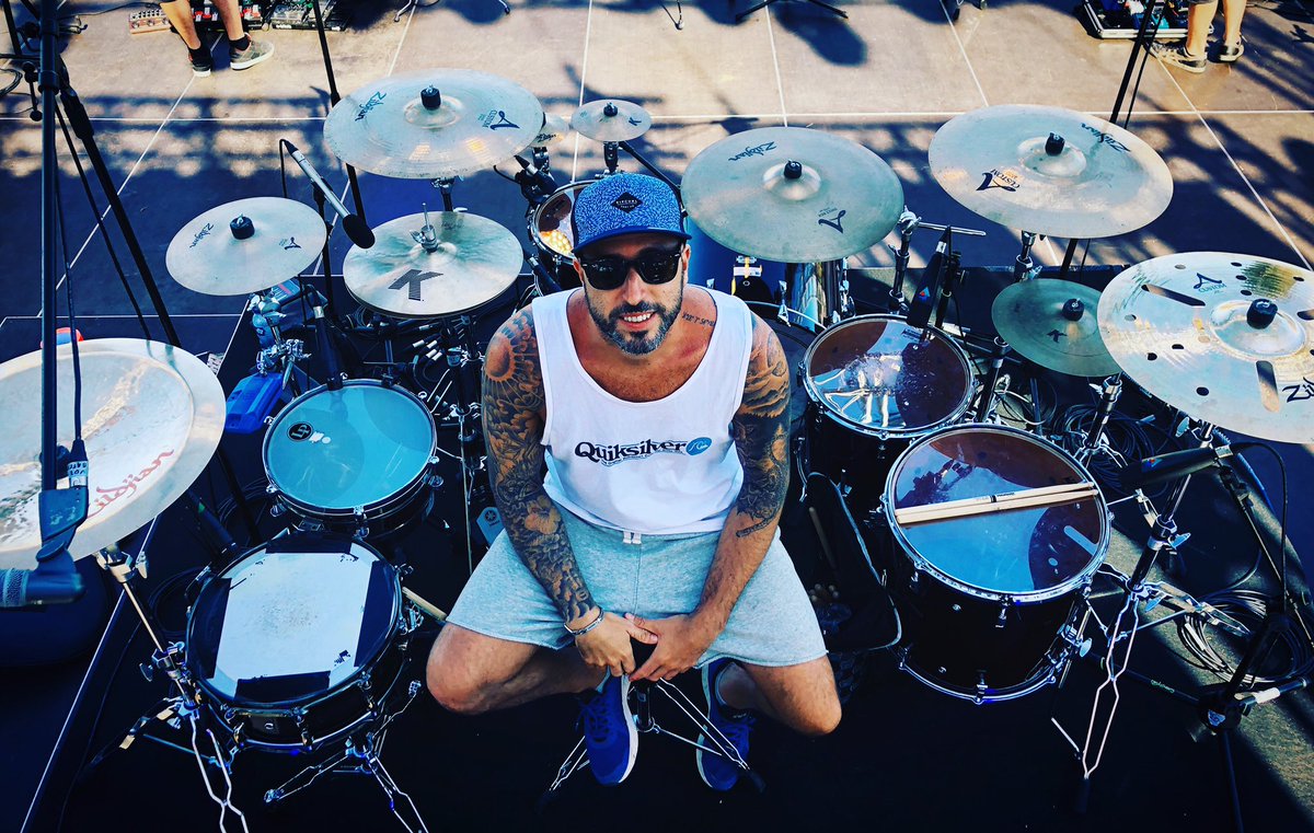 Un añito más para nuestro super <a href="/javitimoreno/">Javi Moreno</a> ¡Hoy es su cumple! 🎉🎉🎉 ¡Muchas felicidades! Y lo celebraremos por todo lo alto encima del escenario de Illescas (Toledo), ¡nos vemos esta noche!