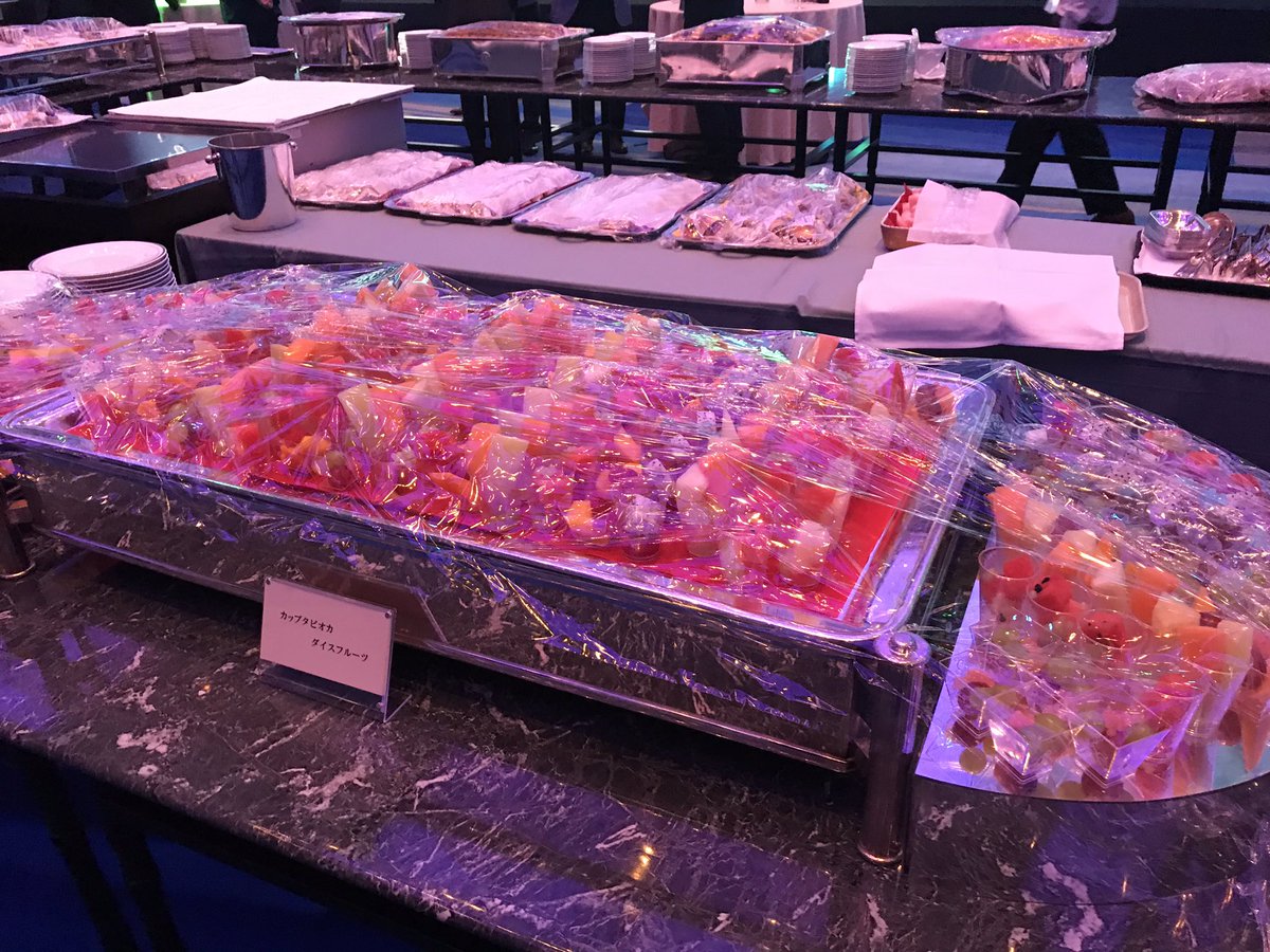 mrchaoz0103's tweet photo. せっかくなのでパーティーも出るぞ。
おしゅしもある！
#jpc19 https://t.co/t8kBXjciQK