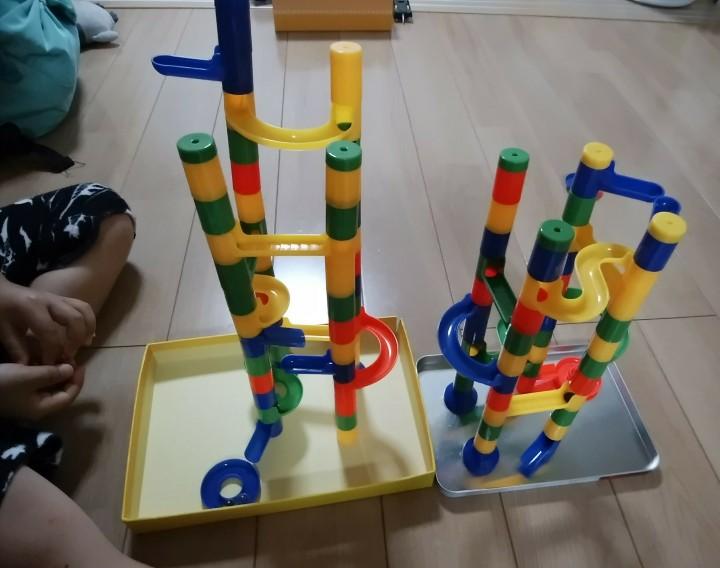 クユのしっぽ セリアのブロックタワーボールにはまる8歳4歳 各々7割ほどは自作 けんか防止にab各2個の4セット分です クユのしっぽ セリアのブロックタワーボールにはまる8歳4歳 各々7割ほどは自作 けんか防止にab各2個の4セット分です