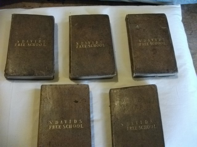 StDavCathLib's tweet image. . @StDavidsCath Library open to public this afternoon/Friday 2pm-4pm. 

Books produced between 16th Century and last month.  Come and have a look.

#FridayFeeling @lovepembs @VisitPembs @HiddenPembs #SeeYouLater