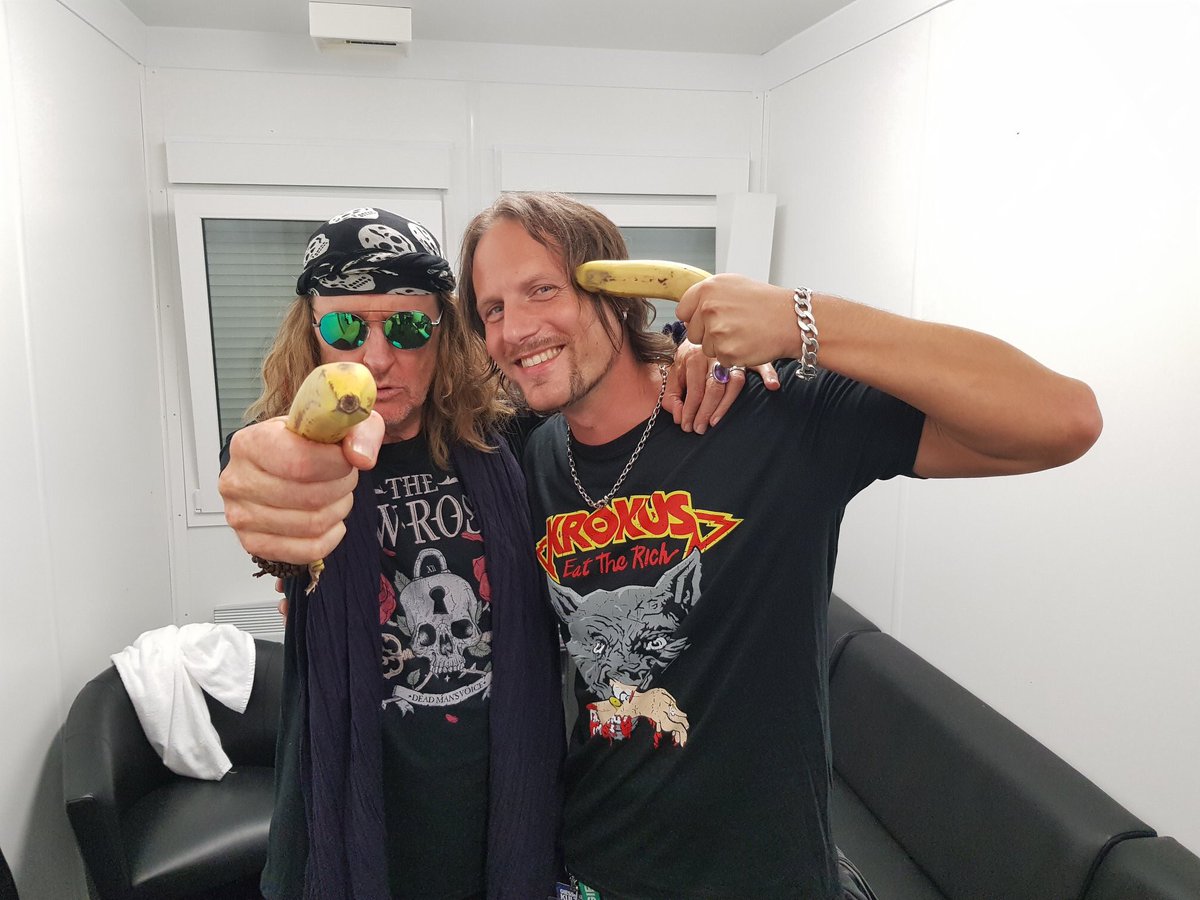 TheNewRoses's tweet photo. Swapping shirts with Chris von Rohr after the show with @Krokus in Giessen!;-)

[Photo Copyright by Nikolas Krofta]

#TheNewRoses #TNR #NothingButWild #Krokus #ChrisVonRohr https://t.co/jUPtIocpm5