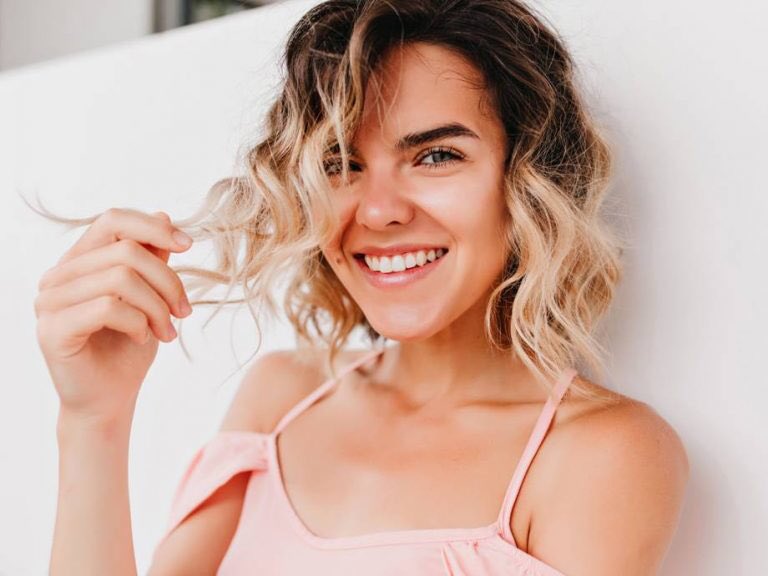 YENİ BİR SAÇ RENGİ DAHA TANTAN GÖRÜNMENİZİ SAĞLAYABİLİR Mİ? senfarklisin.com/yeni-bir-sac-r… #senfarklısın #makyaj #saç