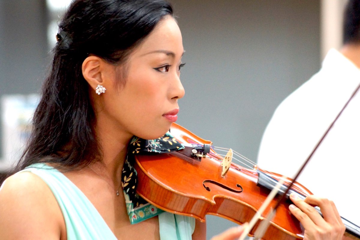 Ami Yokoyama Violinist 横山亜美 新潟大学病院でのサマーコンサート 写真が届きました いい顔してます