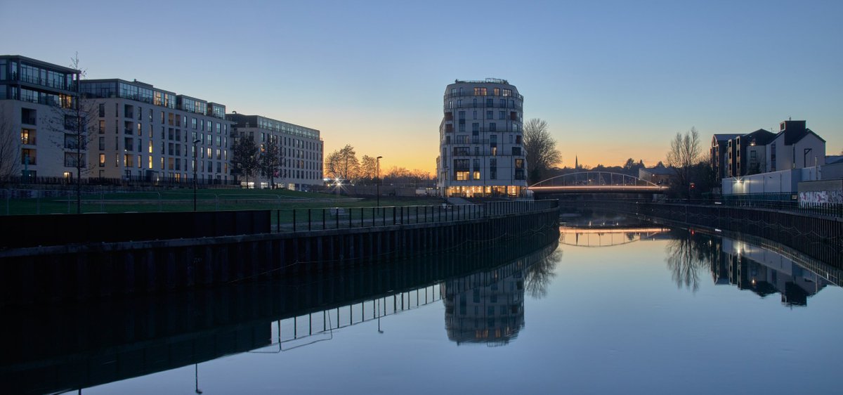 BathRiverside's tweet photo. With pocket parks, wild meadows and riverside pubs with gorgeous gardens along its route, the river is a great place to enjoy a day out, an afternoon stroll or a summer picnic. 🌿🌼 #Bath #BathRiverside #Riverside https://t.co/kpflBxxCJ0