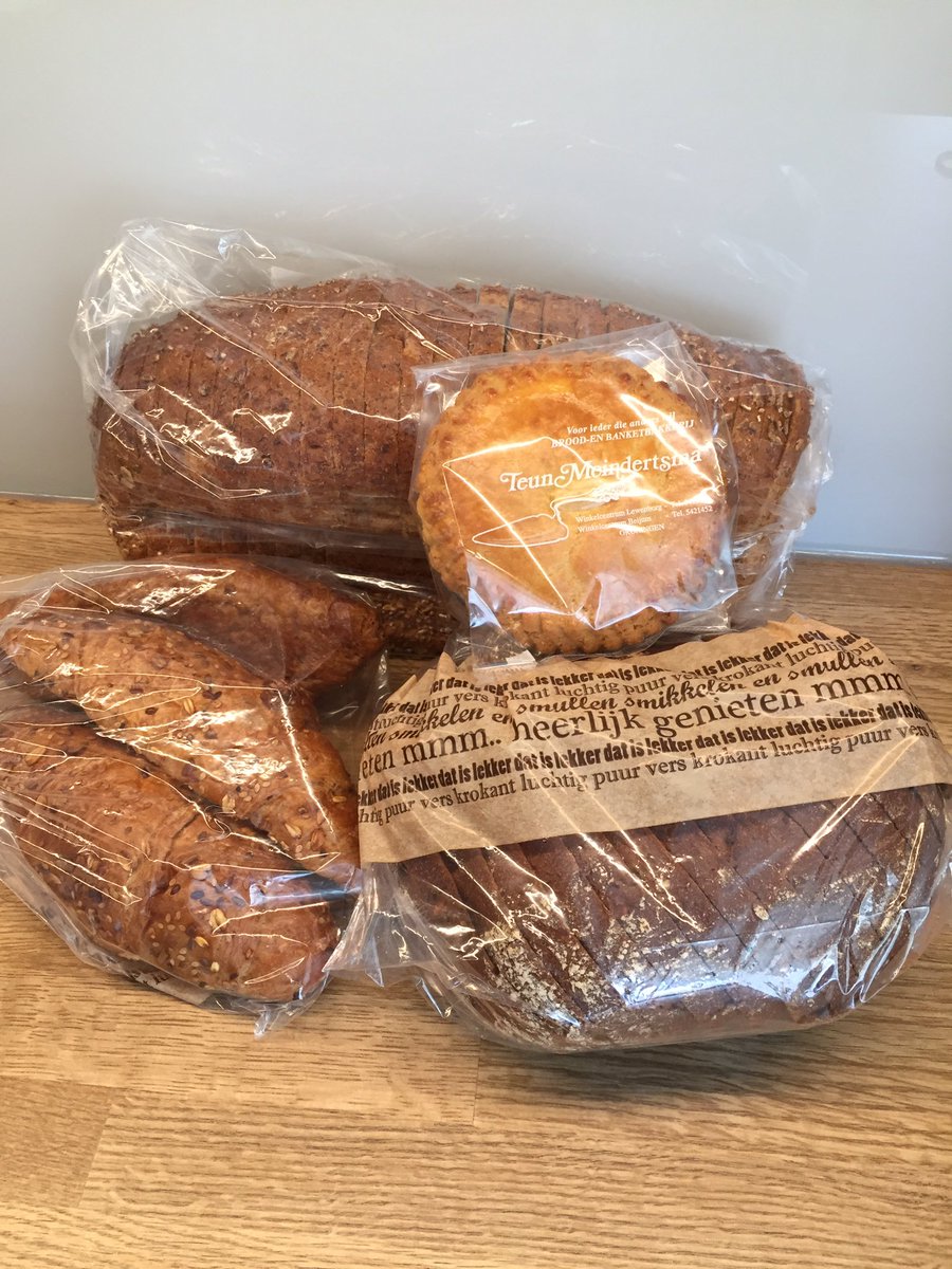 Mn eerste Magic Box opgehaald via #TooGoodToGo tasje vol van de bakker met broden, croissants en gevulde koeken! <a href="/TooGoodToGo_NL/">TooGoodToGo NL</a>  #tegenvoedselverspilling