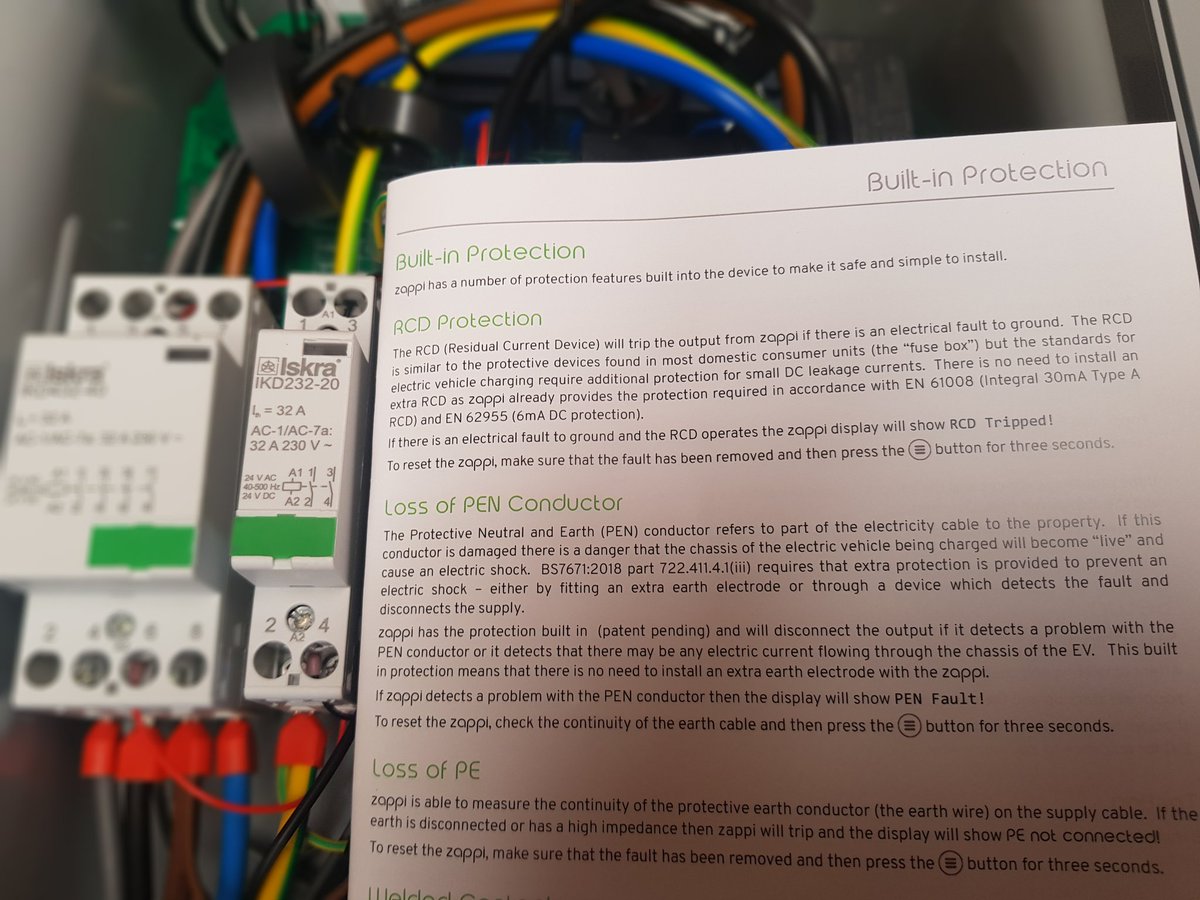 DKwaliteitshop's tweet photo. #unboxing #ZappiV2
Ze zijn binnen !
De meest gebruiksvriendelijke, betrouwbaarste en groenste 3 fase en enkel fase #EV #laadunit (voor alle ev's dus)
Er zit gewoon een mini #DIN rail in met 30mA Type A RCD en 6mA DC beveiliging. https://t.co/x8V7OahnRi