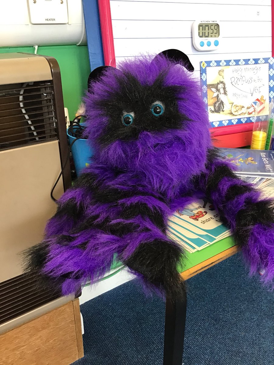 fyvieschool's tweet photo. Primary 2 are teaching our alien friend Clive how to be a good friend! #HWB #howtobeagoodfriend #circletime https://t.co/HCyXRxFfQo