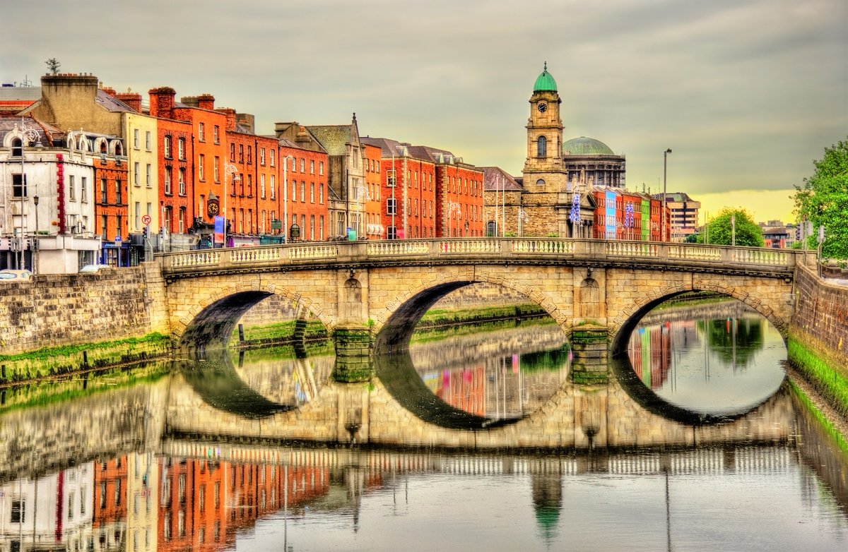 TC_CityBreaks's tweet photo. Mellow by name, but not by nature. Mellows Bridge is the oldest of the bridges still in use in Dublin and is shrouded in history that's worth exploring. https://t.co/AAUiItzQsQ