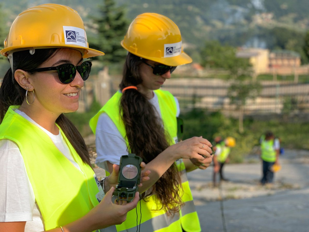 #Unisannio: prosegue la Geopaleontological Summer School. Ecco i ragazzi impegnati nelle escursioni e nella visita al PaleoLab Pietraroja. Un primo esperimento per far comprendere agli studenti delle scuole l'importante lavoro del geopaleontologo.