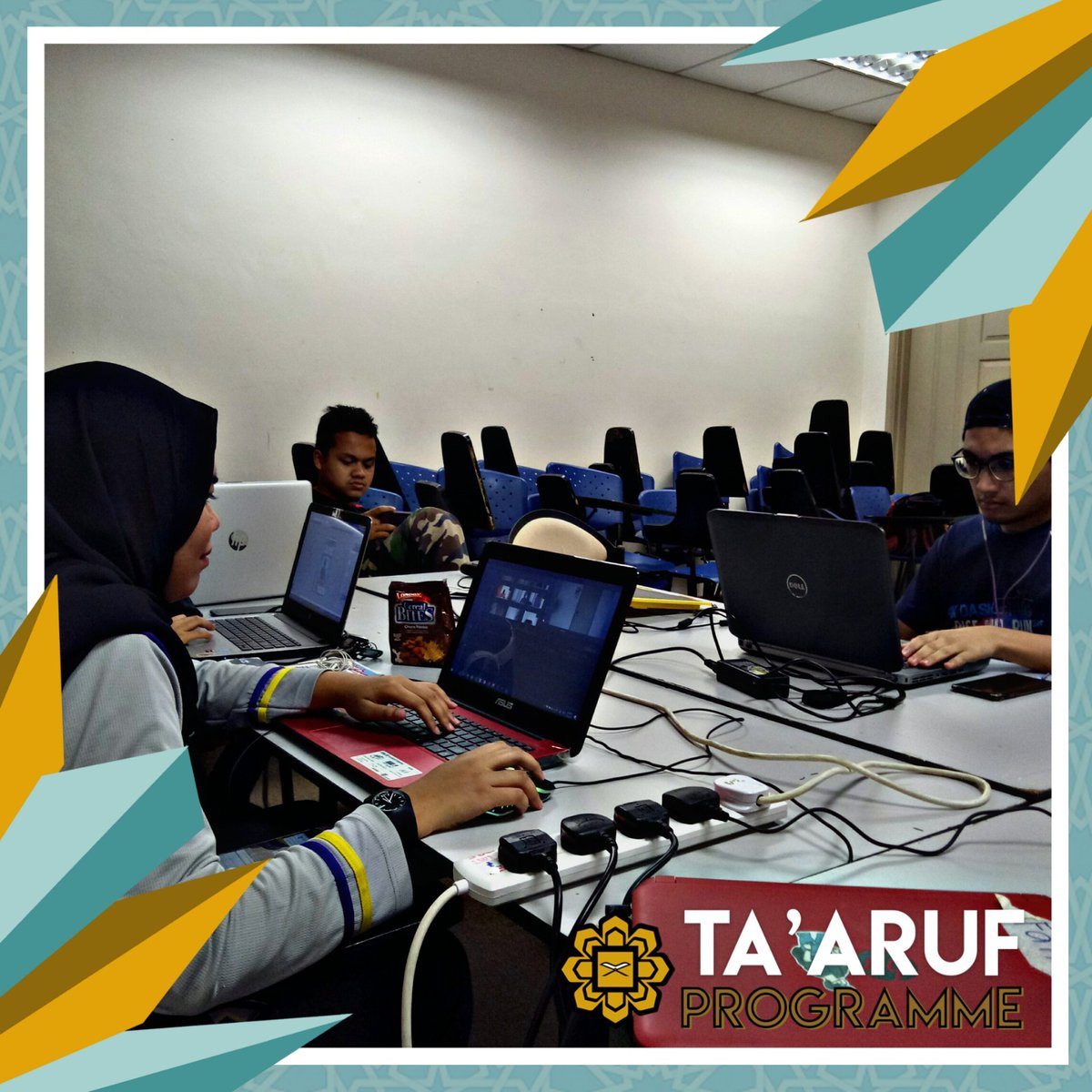 twt_iiumk's tweet photo. Wahh, fokus unit IT dan Multimedia edit video ye 😍
#pakarIT
#ITrustu
#keTawelahWeyh
#YokkeTawe https://t.co/l0Oatirp5M
