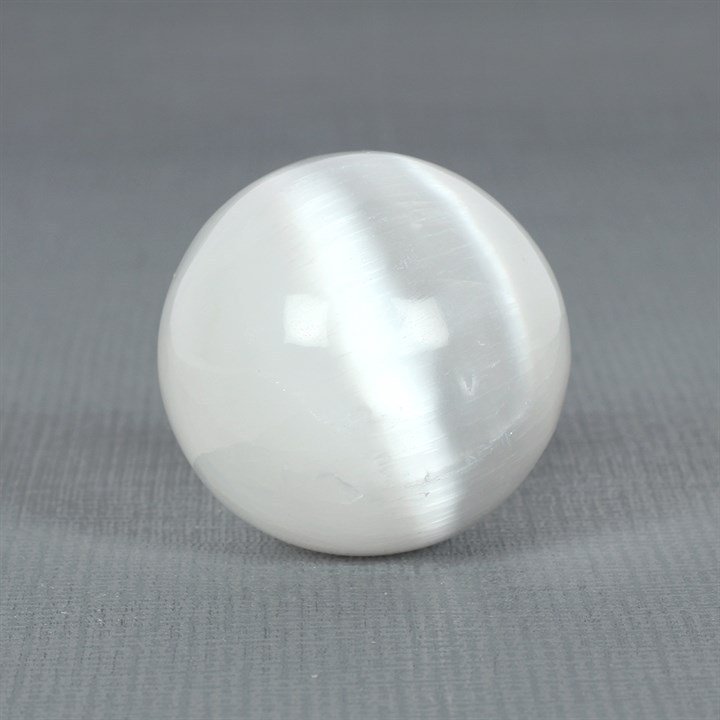 Mojolistic1's tweet photo. Selenite Sphere 6cm https://t.co/UO3AYlsQ29 https://t.co/dMcxzlGpqO