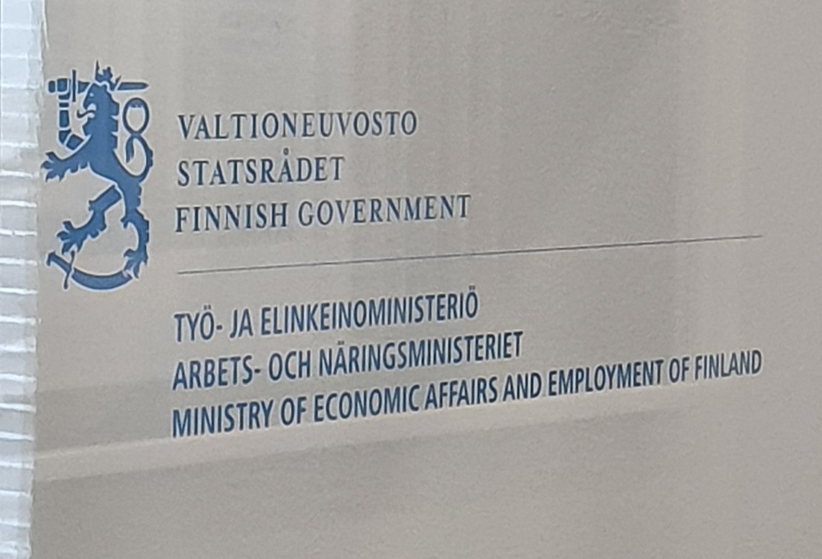MMAKlemetti's tweet photo. Viimeinen työpäivä TEM:ssä. Suuri kiitos kaikille työkavereille ja yhteistyötahoille. Olemme tehneet upean matkan Työelämä 2020 parissa, https://t.co/LdkcY2ObaR https://t.co/3bSoSNTPxl
