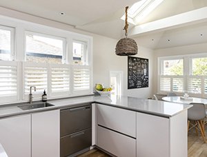 What are the #pros of having #shutters in your #kitchen?
fbrugs.com/what-are-the-p…

 #WestchesterCounty #Tuckahoe #NewYork #bronxhouse #cheerful #windowshutterinterior #material #windowcovering #security #weather #conveneince #tool #luxurykitchen #kitchendesign #classicbathroom