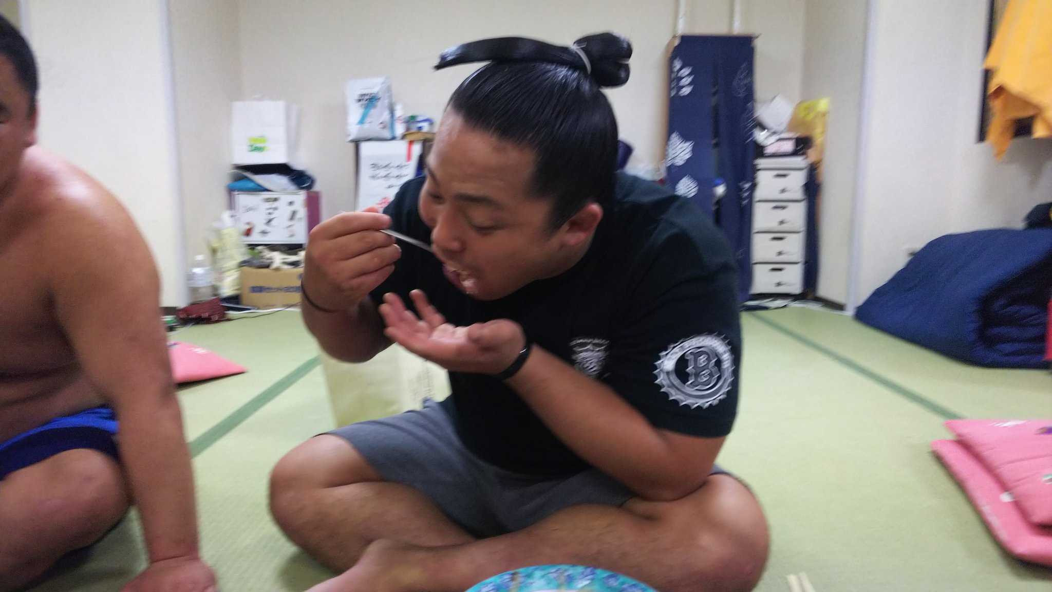 桜富士 雄一郎 今年もお世話になってる後援会の方から庵原さんの誕生日ケーキをいただきました T Co Lure45wg6o Twitter