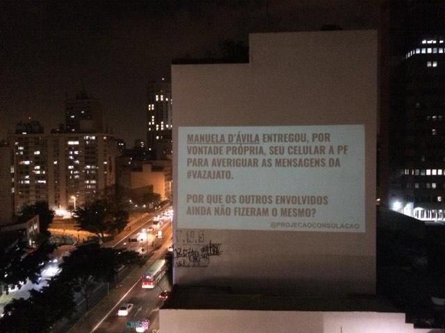 MidiaNINJA's tweet photo. Na noite de São Paulo, @projecaoconsolacao.
#projecoes #projecaoconsolacao #saopaulo https://t.co/LhNLvKThha