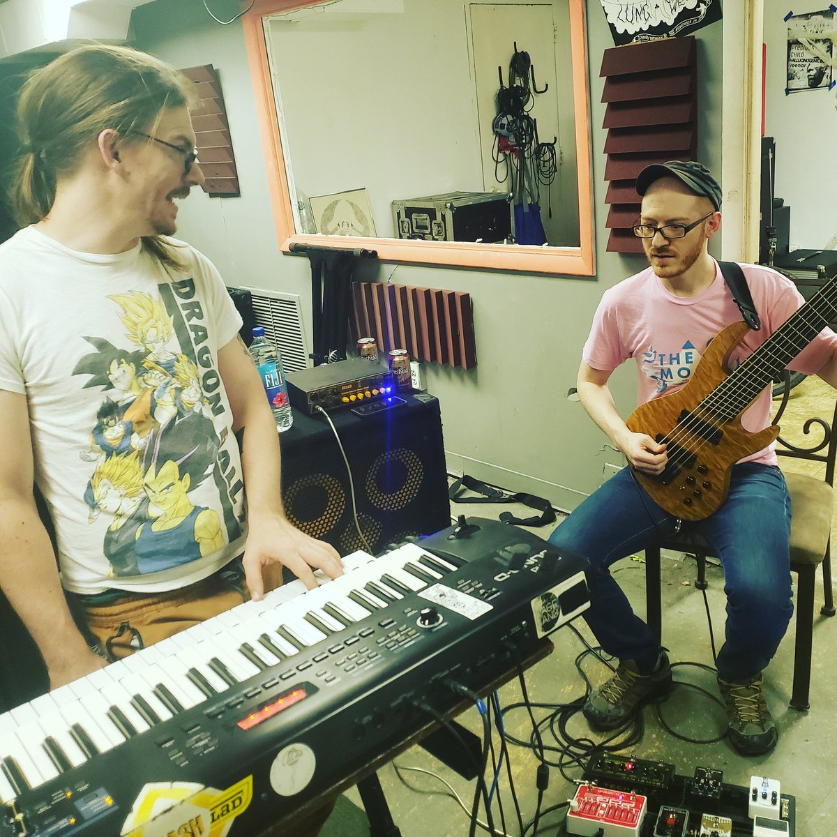 DOCTORATE IN RIFF SCIENCE 
#juno #roland #yamaha #reface #6stringbass #agile #music