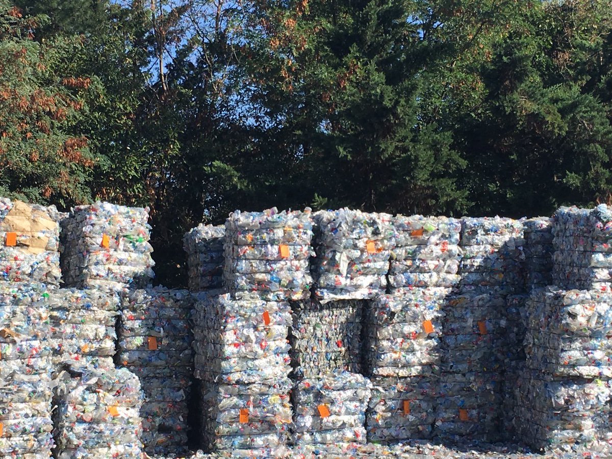 BertrandCamus's tweet photo. L'évolution des modes de consommation, de production et des habitudes alimentaires a conduit à une explosion de la quantité et de la variété de déchets qu’il convient de mieux trier, valoriser et recycler. @suez engagé pour l'#EconomieCirculaire à Limeil-Brevannes et Créteil. https://t.co/SHolfbpRlB