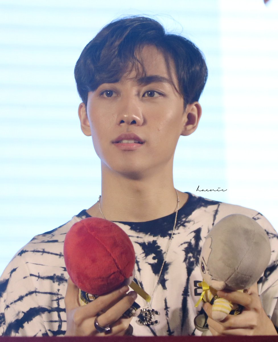 HoangHaenie's tweet photo. 190817 Baby Siwat and baby Gun dolls 🤪
#หัวใจศิวัช #MarkSiwat
#MemorywithMark
@Mmarksiwat
#Siwat1stFMinVietnam https://t.co/8z4wOPBK7p