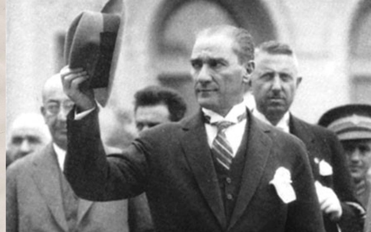Anadolu’nun düşman işgalinden kurtuluşunun 97. yıl dönümünde Ulu Önderimiz Gazi Mustafa Kemal Atatürk ve silah arkadaşlarını minnet ve özlemle anıyoruz.

30 Ağustos Zafer Bayramımız kutlu olsun!