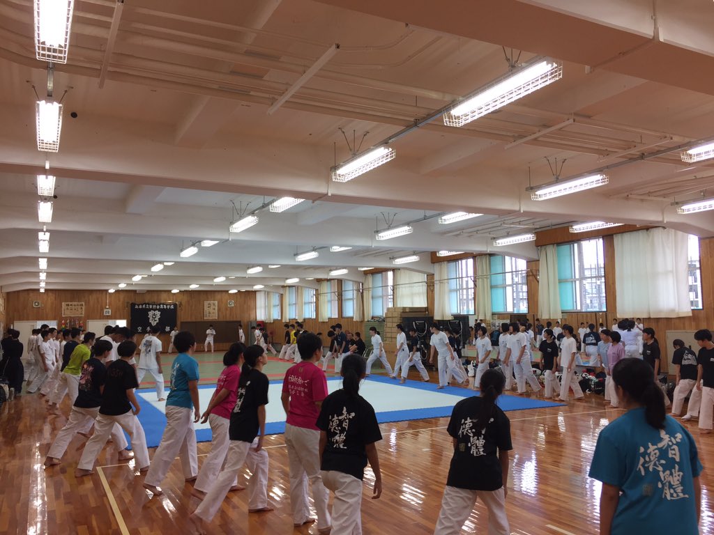 Nanryo_karate's tweet photo. 8月23日 滋賀遠征(熊野と一緒)
8月26日〜28日 

兵庫遠征(もちろん熊野と一緒)

新人戦シード決め前の遠征終了！
勝っても学び、負けても学び、他の高校さんを見て学び、そして色んなことを考え、工夫し、我慢し、行動する。

間違いなく強くなった！
だが足りない！根本的な何かを早く掴みとる。 https://t.co/IPBQfvdkqG