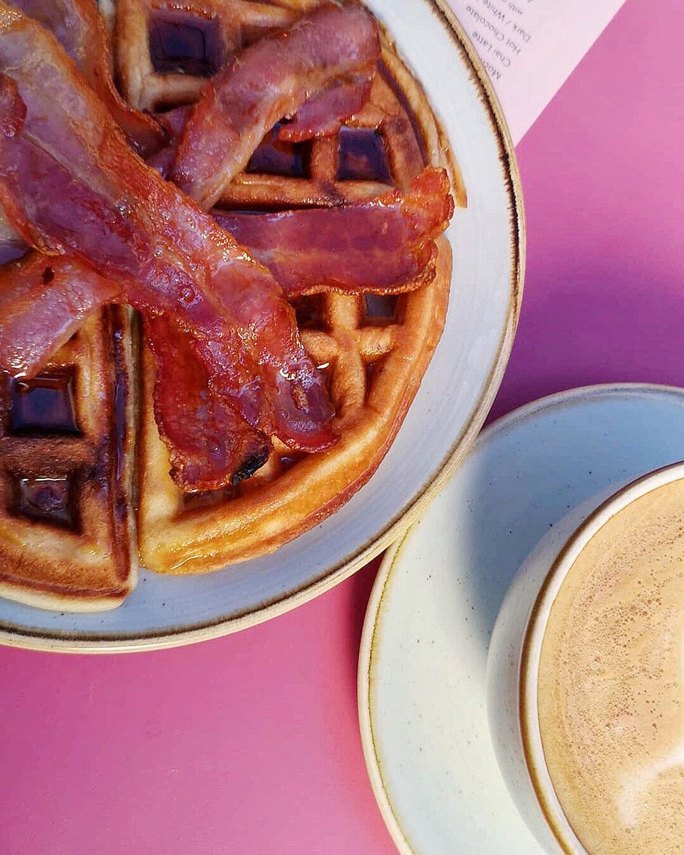 On Fridays we eat waffles… 🥓🥓
📸: reneegjay via Instagram
#coffeeandwaffles #FridayFeeling #bathcafes