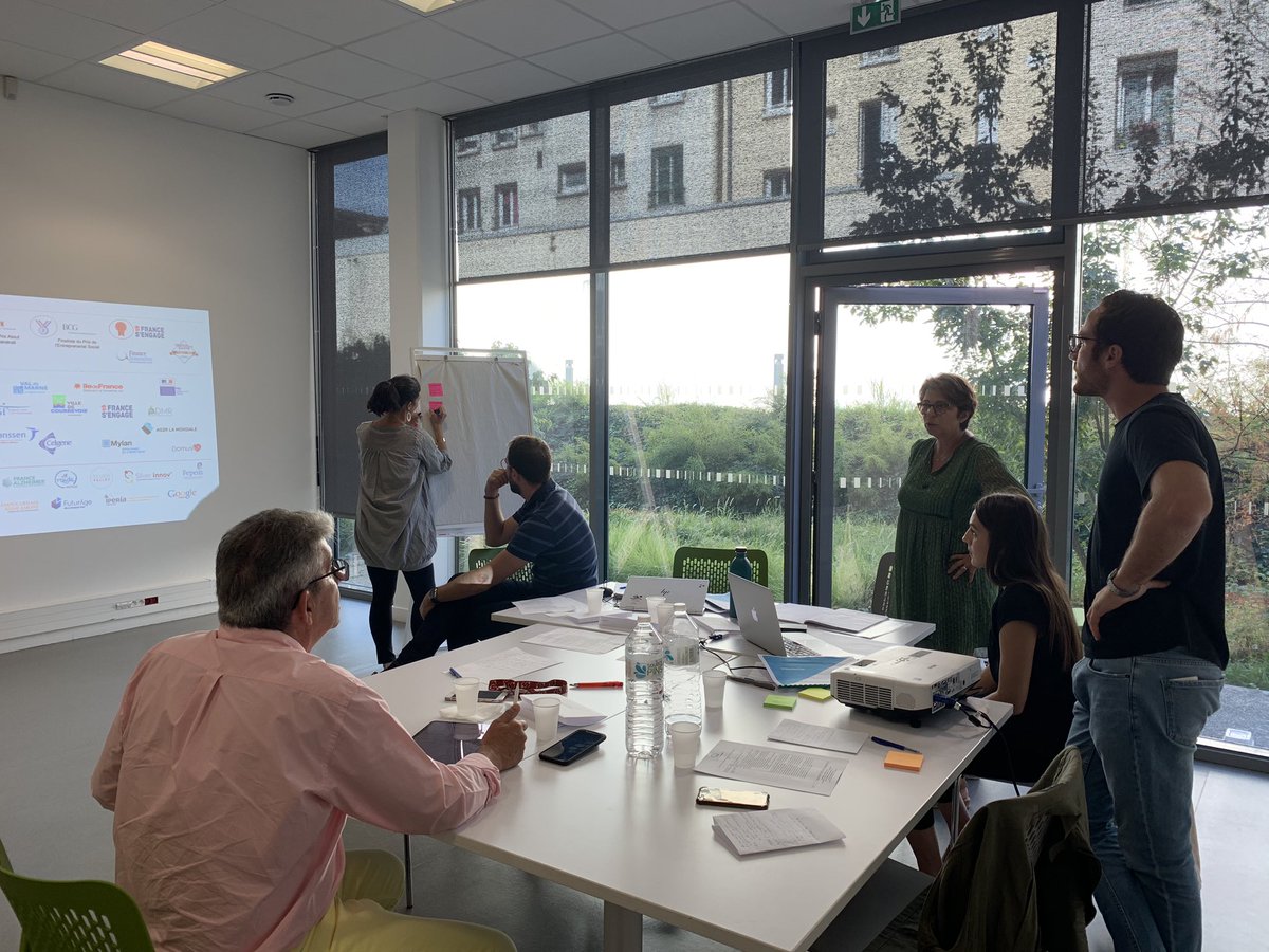 ArianeGgd's tweet photo. Atelier de design thinking pour créer de nouvelles fonctionnalités sur le site internet de la Compagnie des aidants dans le cadre du #Powerday2019 organisé par @wavestoneFR #RSE #aidants @cieAidants https://t.co/jOtrWxfZWG