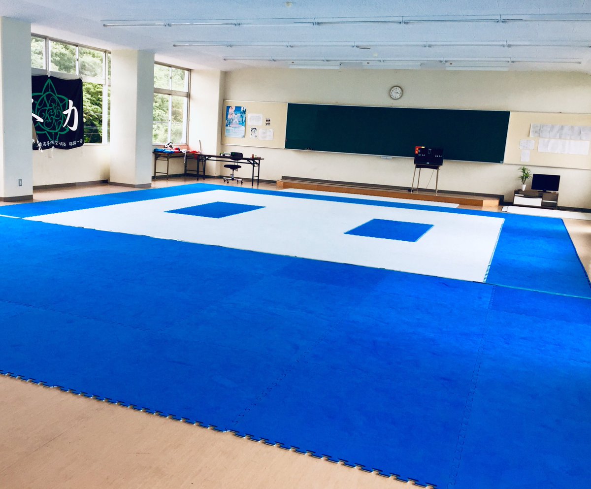 Nanryo_karate's tweet photo. 綺麗＝なんでも謙虚に受け止め
綺麗＝強くなるために考え工夫し、
綺麗＝細かいとこまで徹底し、
綺麗＝気持ちの良い環境で、
綺麗＝気持ちの良い心で取り組む！

環境は心を変え、心は行動を変える。

そして監督は最近人工観葉植物に
どハマり中。 https://t.co/ve32jE8pxw