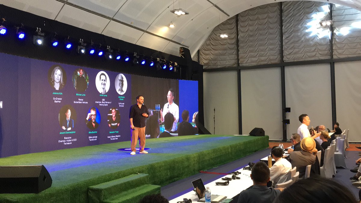 Hanoi Innovation Summit (@hanoisummit) on Twitter photo O’i award finale is happening nowwww presenting our judges #his2019 #hanoiinnovation <a href="/HanoiSummit/">Hanoi Innovation Summit</a> O’i award finale is happening nowwww presenting our judges #his2019 #hanoiinnovation <a href="/HanoiSummit/">Hanoi Innovation Summit</a>